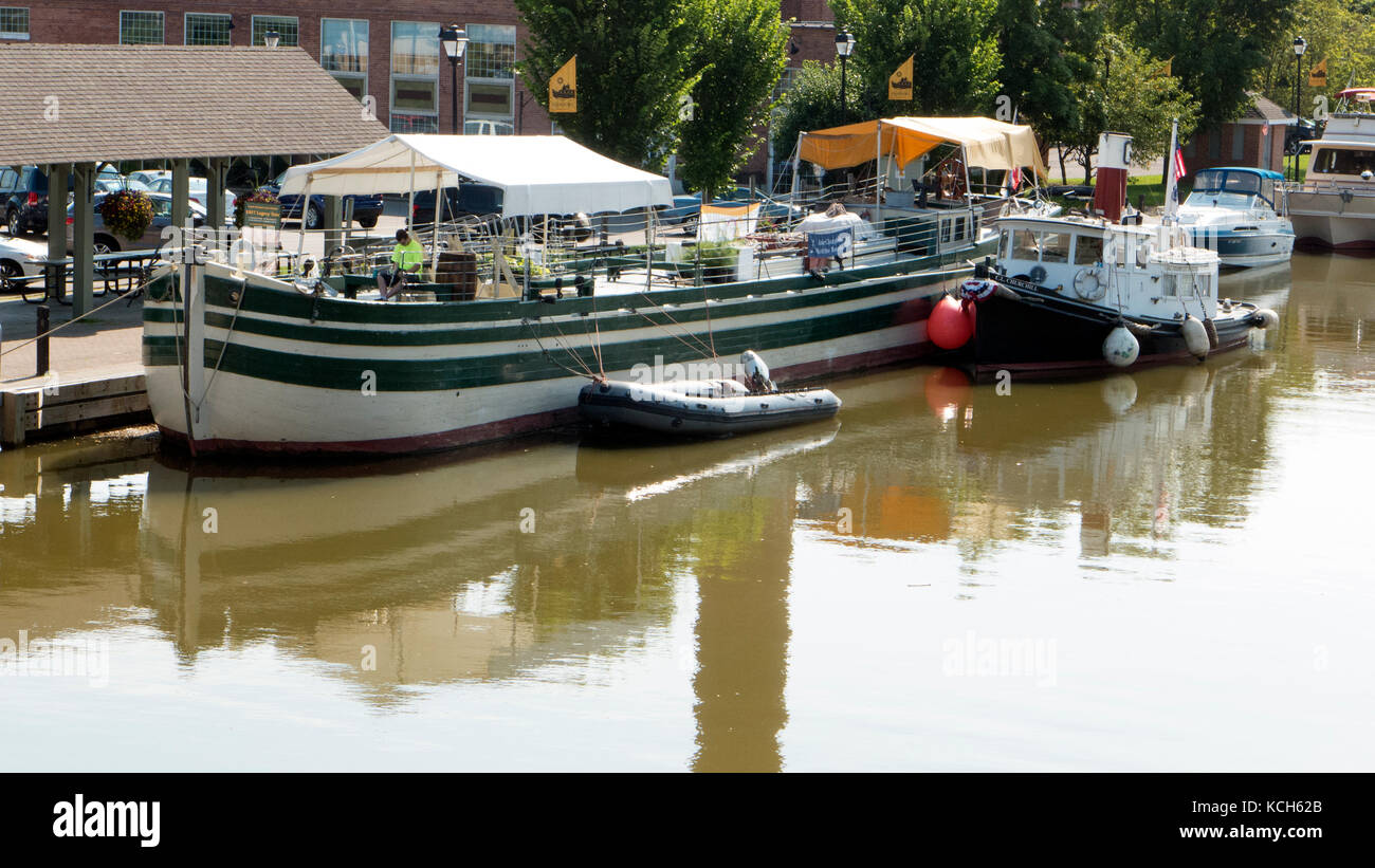 Erie Canal scene, Fairport NY USA Stock Photo Alamy