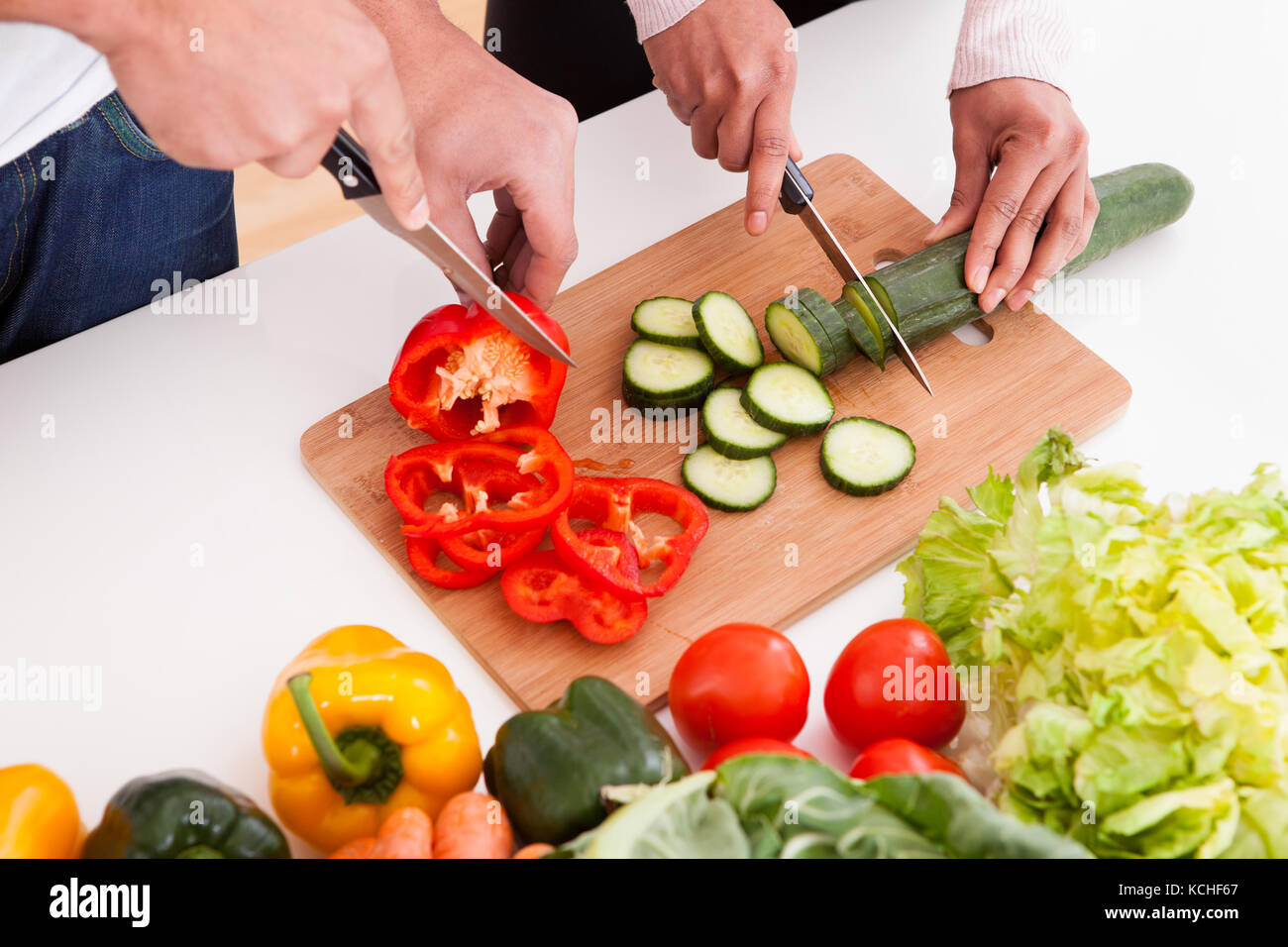 Рубить овощи. Резать овощи. Нож режет овощи. Chop Vegetables. Chopping Vegetables.