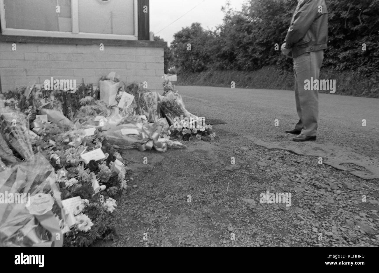 Burst into pub with assault rifles fired on the customers hires stock