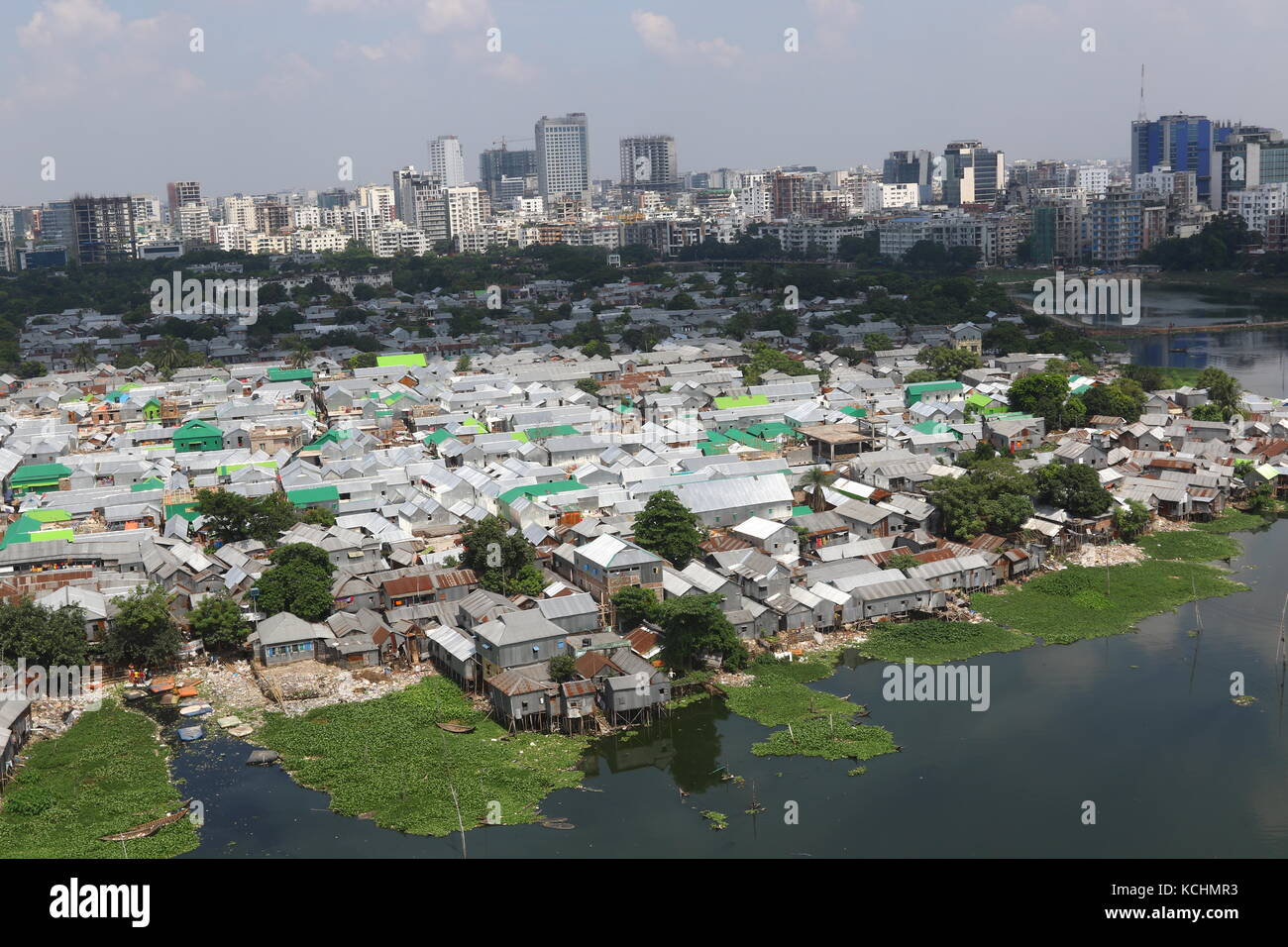 A view of Korail slum, one of Bangladesh's largest slums in Gulshan area, Dhaka, Bangladesh, 04 Oct 2017. Stock Photo