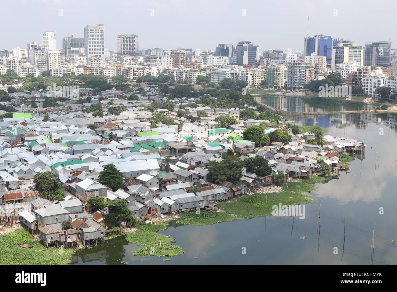 A view of Korail slum, one of Bangladesh's largest slums in Gulshan area, Dhaka, Bangladesh, 04 Oct 2017. Stock Photo
