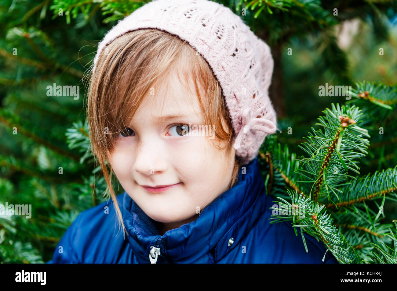 Outdoor portrait of adorable little girl, close up Stock Photo - Alamy