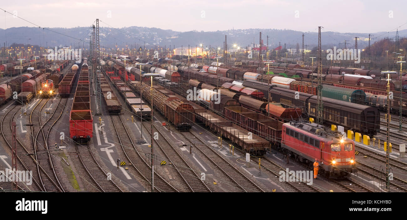 Germany, Ruhr Area, Hagen-Vorhalle, railroad shunting yard in the district Vorhalle, freight trains.  Deutschland, Ruhrgebiet, Hagen-Vorhalle, Zugbild Stock Photo