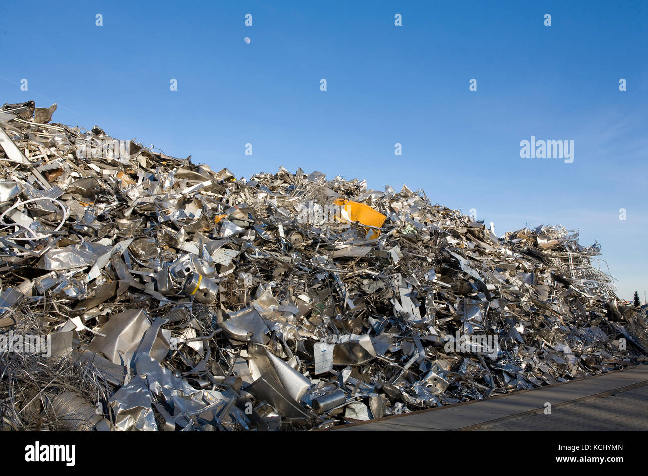 Germany, Ruhr Area, Dortmund, the harbor at the Dortmund-Ems-Canal, scrap yard with old metal.  Deutschland, Ruhrgebiet, Dortmund, der Hafen am Dortmu Stock Photo