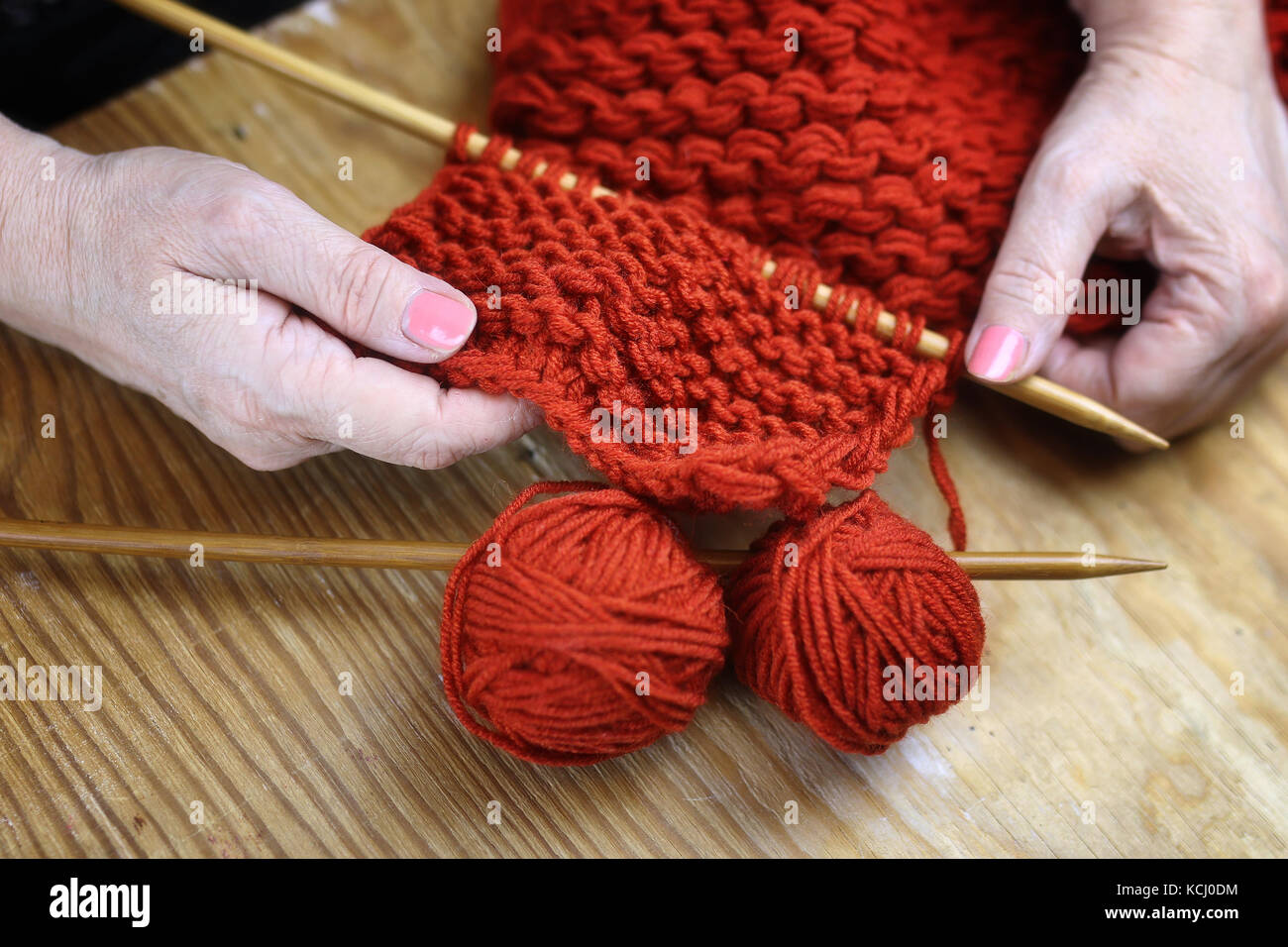 Old Women Knitting High Resolution Stock Photography and Images Alamy