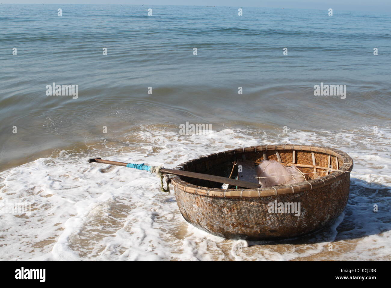 Rundes Boot für die Fischerei in Vietnam - Round boat for fishing in Vietnam Stock Photo