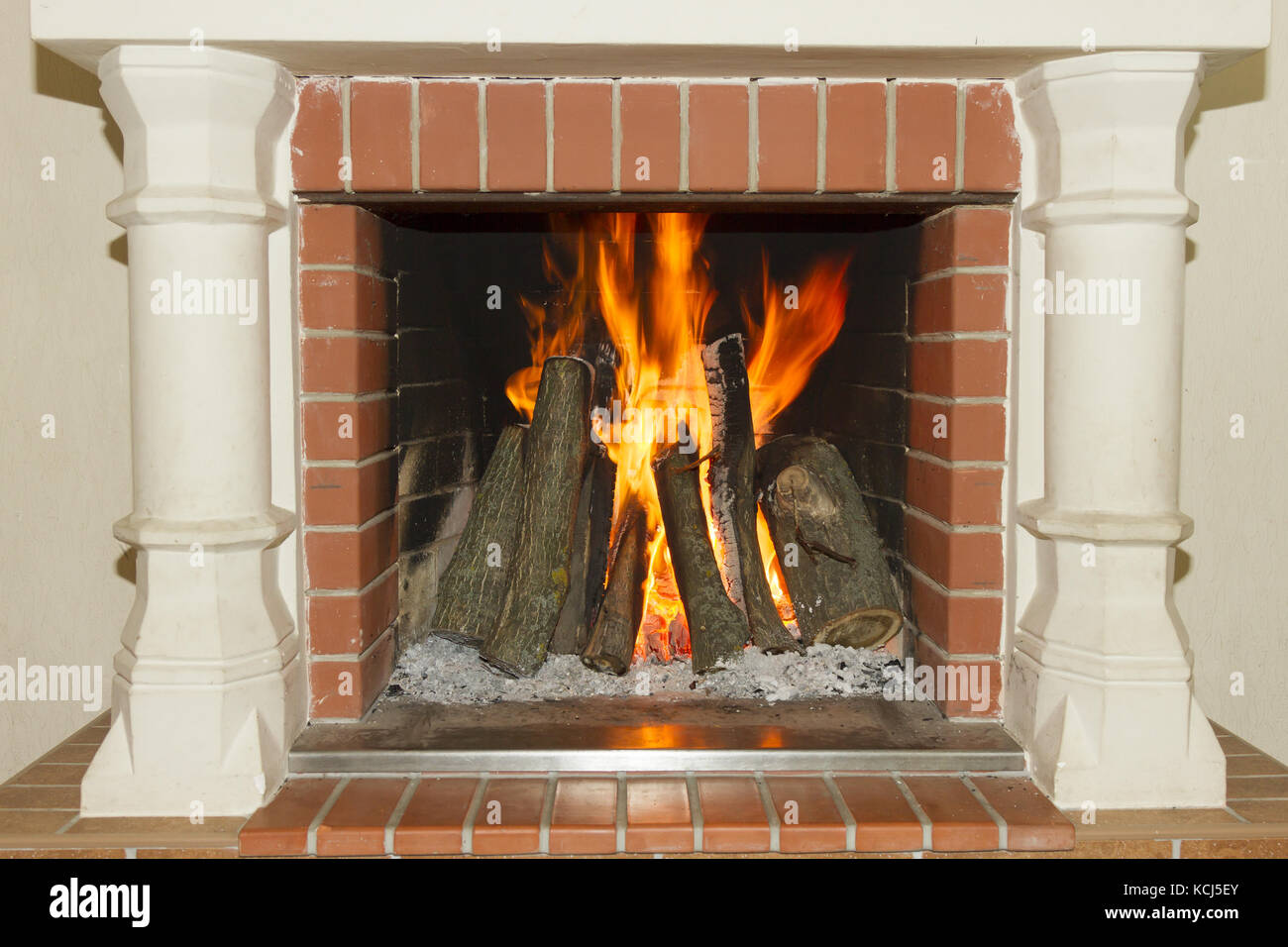 Fireplace mantel flame hi-res stock photography and images - Alamy