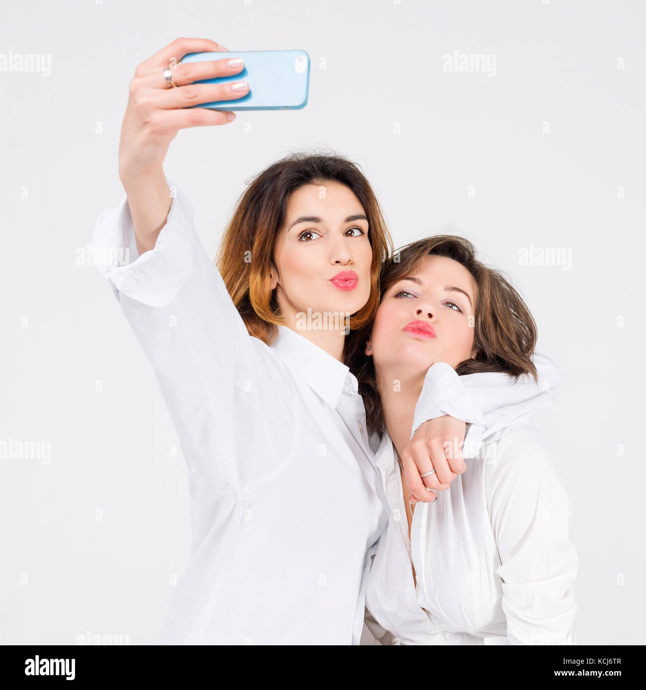 20 Awesome Selfie Poses & Ideas to Rock Your Social Media
