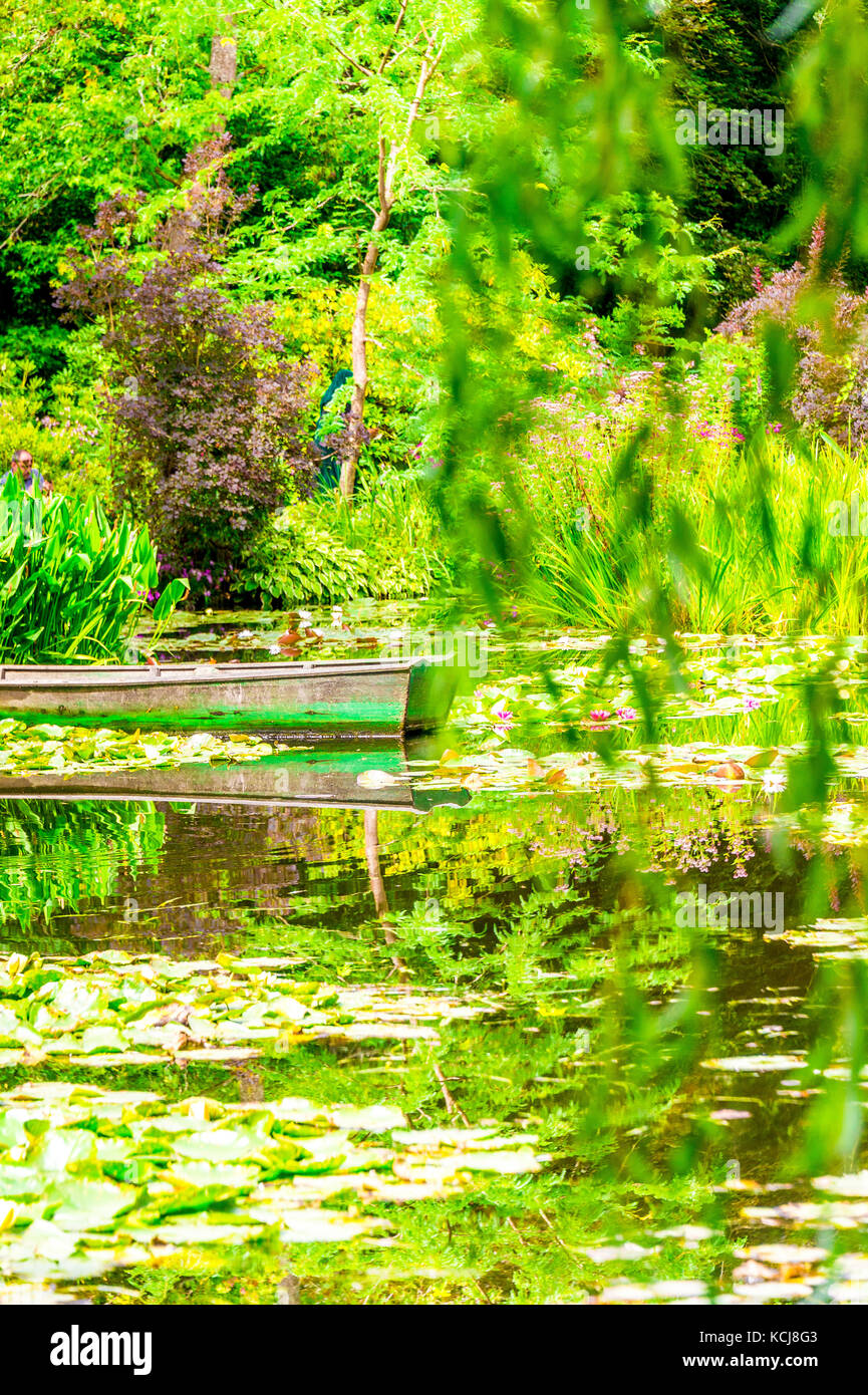 Famous Lily pond in garden Stock Photo Alamy