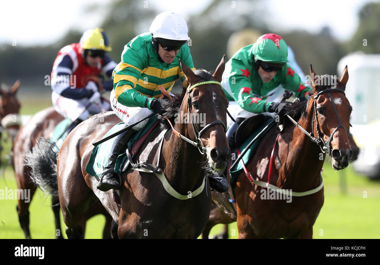 Eventual winner Herewego Herewego ridden by Barry Geraghty (left) goes on to win the Old Fourpenny Shop 'National Hunt' Novices' Hurdle at Warwick Racecourse. Stock Photo
