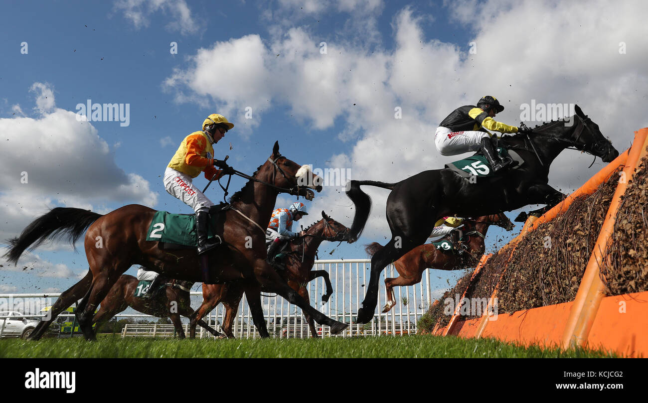 Reine Des Miracles ridden by Will Kennedy and Ballyantics ridden by Noel Fehily in the Old Fourpenny Shop 'National Hunt' Novices' Hurdle at Warwick Racecourse. PRESS ASSOCIATION Photo. Picture date: Thursday October 5, 2017. See PA story RACING Warwick. Photo credit should read: David Davies/PA Wire Stock Photo