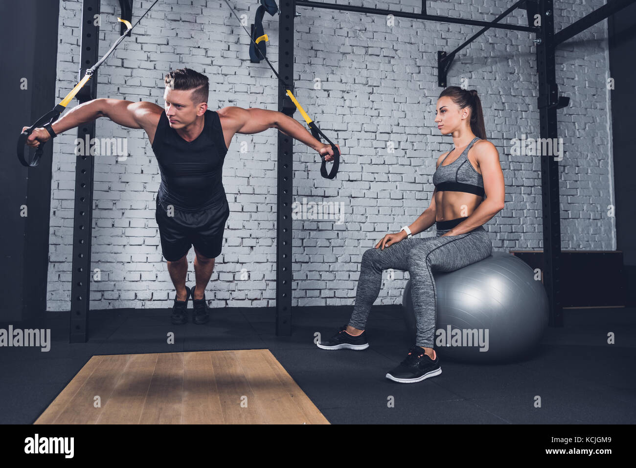 Couple in gym hi-res stock photography and images - Alamy