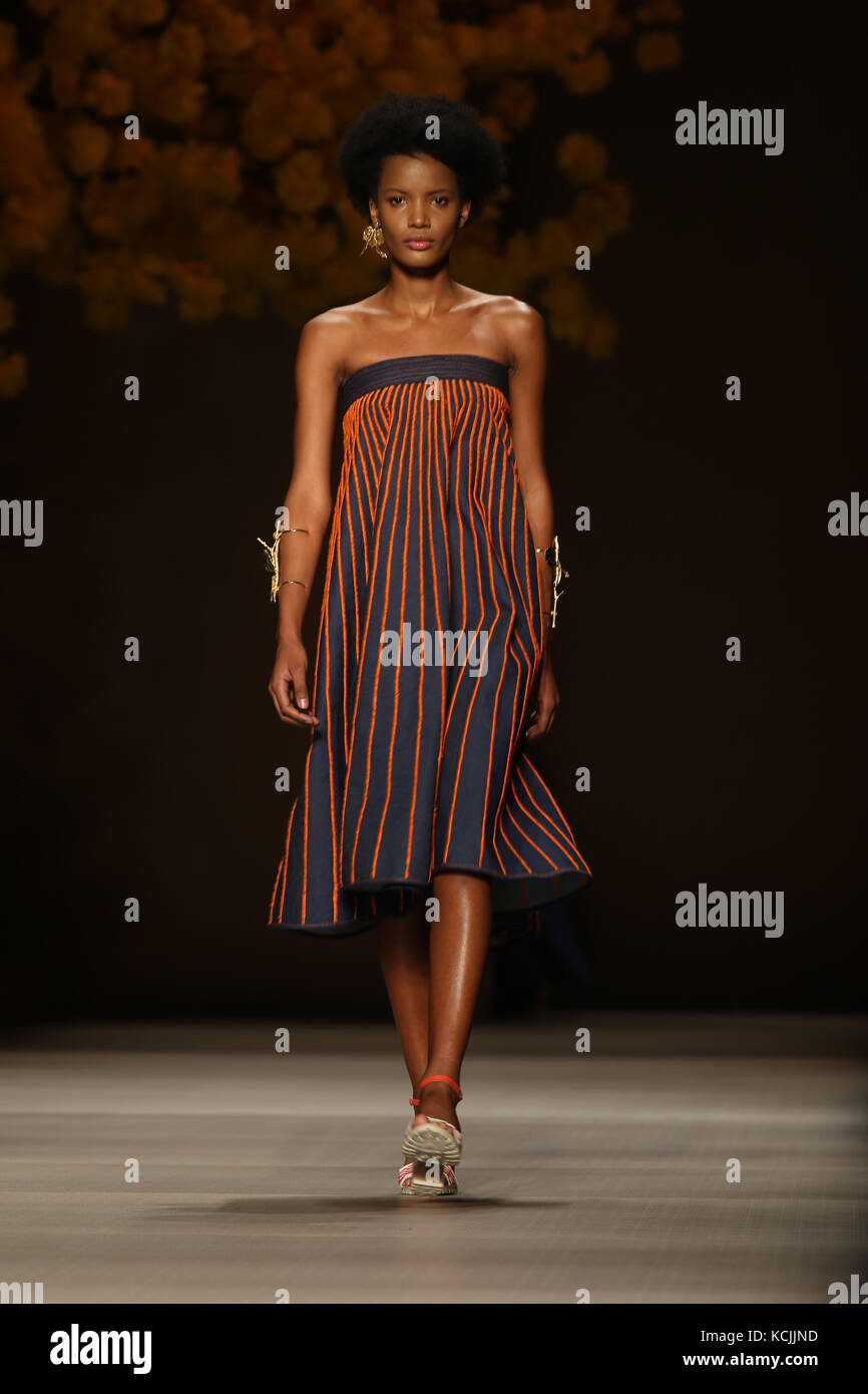 Belo Horizonte, Brazil. 4th Oct, 2017. Model during fashion show Ronaldo Silvestre at the 21st edition, fall / winter 2018 of Minas Trend, at Expominas, in Belo Horizonte (MG), on Wednesday, 04. Credit: Brazil Photo Press/Alamy Live News Stock Photo