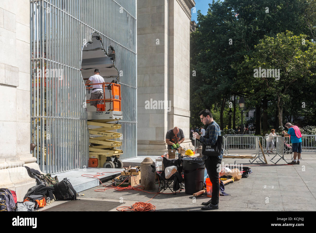 New York, USA. 5th Oct, 2017. Construction continues for Ai Weiwei's sculptural installation 'Good Fences Make Good Neighbors.' The installation 300 sculptures at various locations throughout New York City which opens 12 Oct is slated to run through February, in conjunction with the Public Art Fund's 40 anniversary. According to Chinese dissident and human rights activist Ai Weiwei, the work is Inspired by the international migration crisis and current global geopolitical landscape Credit: Stacy Walsh Rosenstock/Alamy Live News Stock Photo