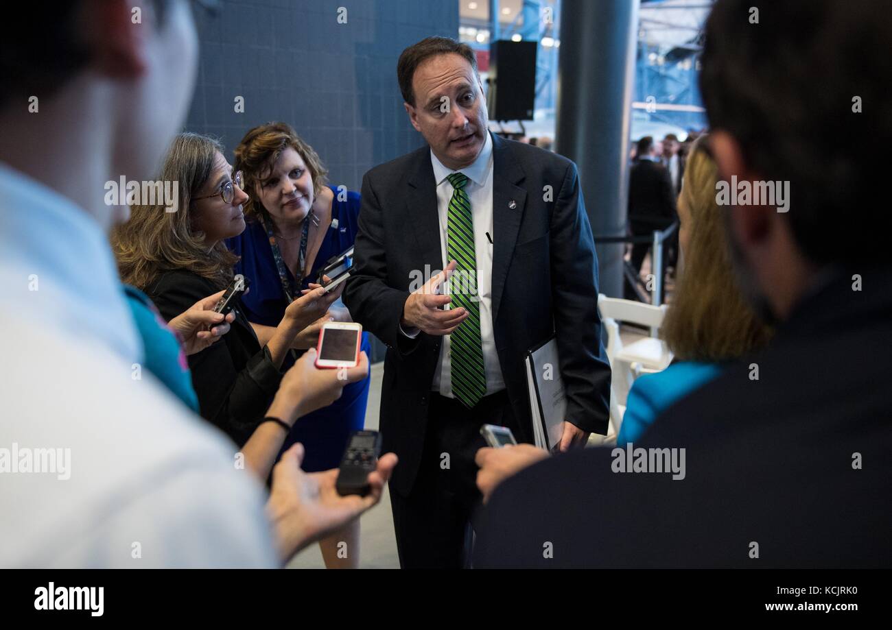 Chantilly, United States Of America. 05th Oct, 2017. Acting NASA Administrator Robert Lightfoot answers questions from reporters following the National Space Council meeting at the Smithsonian National Air and Space Museum's Steven F. Udvar-Hazy Center October 5, 2017 in Chantilly, Virginia. Credit: Planetpix/Alamy Live News Stock Photo