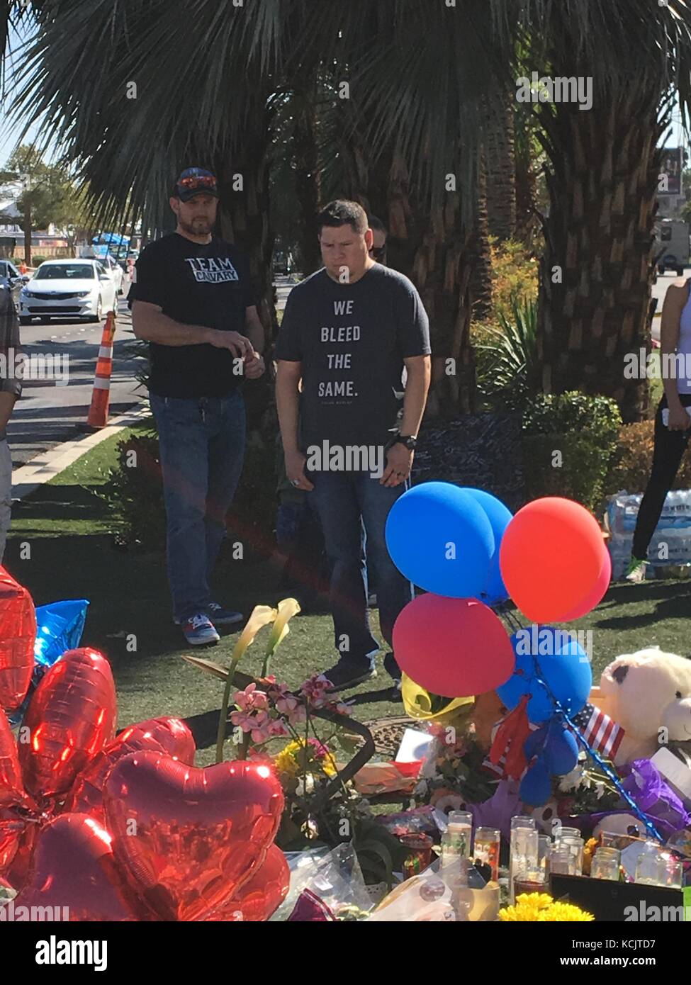 Las Vegas, Nevada, USA. 05th Oct, 2017. Poignant image of Las Vegas mourner who has a t-shirt saying 'we bleed the same.' Credit: Benjamin McGurk/Alamy Live News Stock Photo