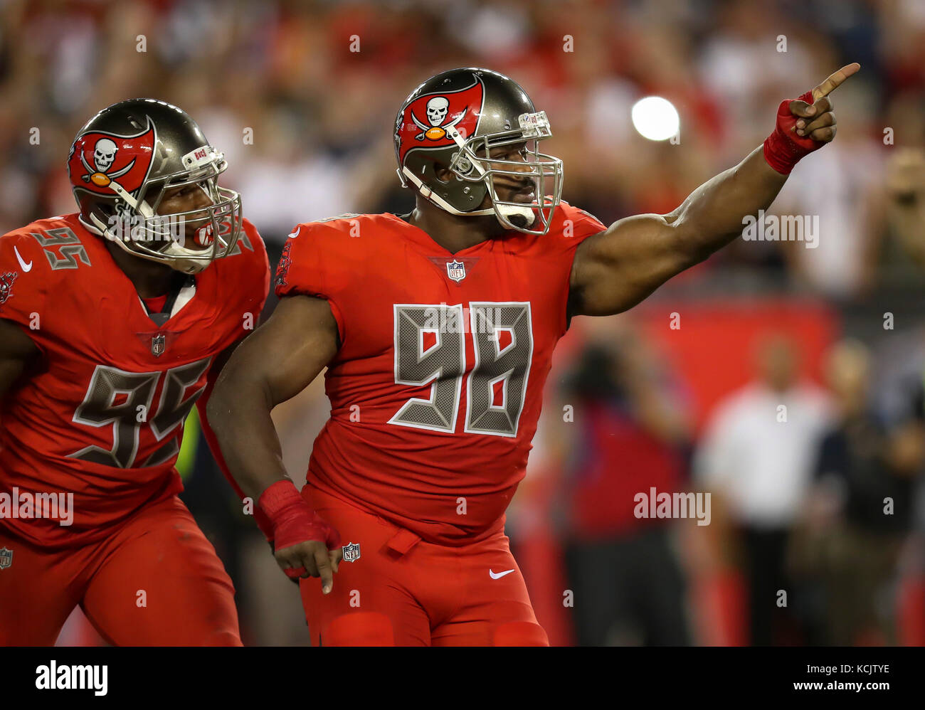 Tampa, Florida, USA. 5th Oct, 2017. MONICA HERNDON | Times.Tampa Bay Buccaneers defensive tackle Clinton McDonald (98) celebrates his sack of New England Patriots quarterback Tom Brady (12) in the first quarter of the Tampa Bay Buccaneers game against the New England Patriots on October 5, 2017 at Raymond James Stadium in Tampa, Fla. Credit: Monica Herndon/Tampa Bay Times/ZUMA Wire/Alamy Live News Stock Photo
