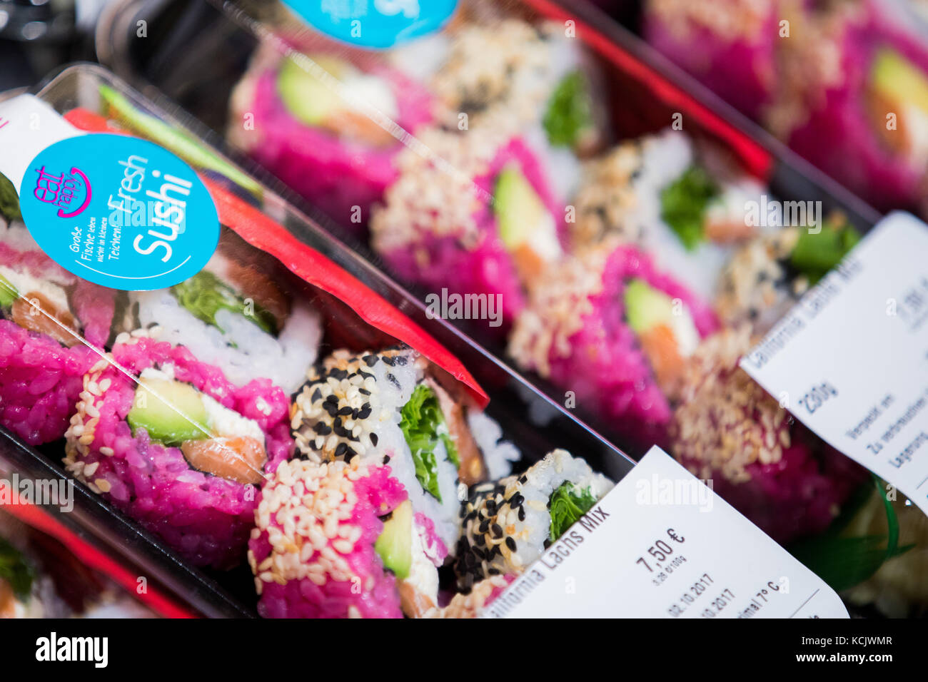 Cologne, Germany. 2nd Oct, 2017. Fresh sushi can be seen at a counter of  the Eat Happy sushi bar at a Rewe supermarket in Cologne, Germany, 2  October 2017. Credit: Rolf Vennenbernd/dpa/Alamy