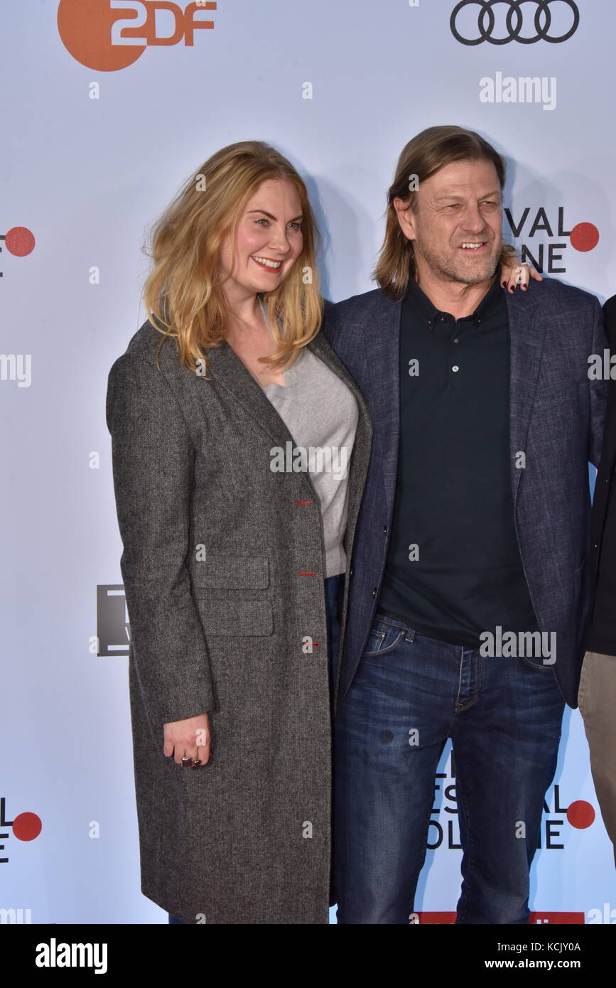 Cologne, Germany. 5th Oct, 2017. The British actor Sean Bean and his