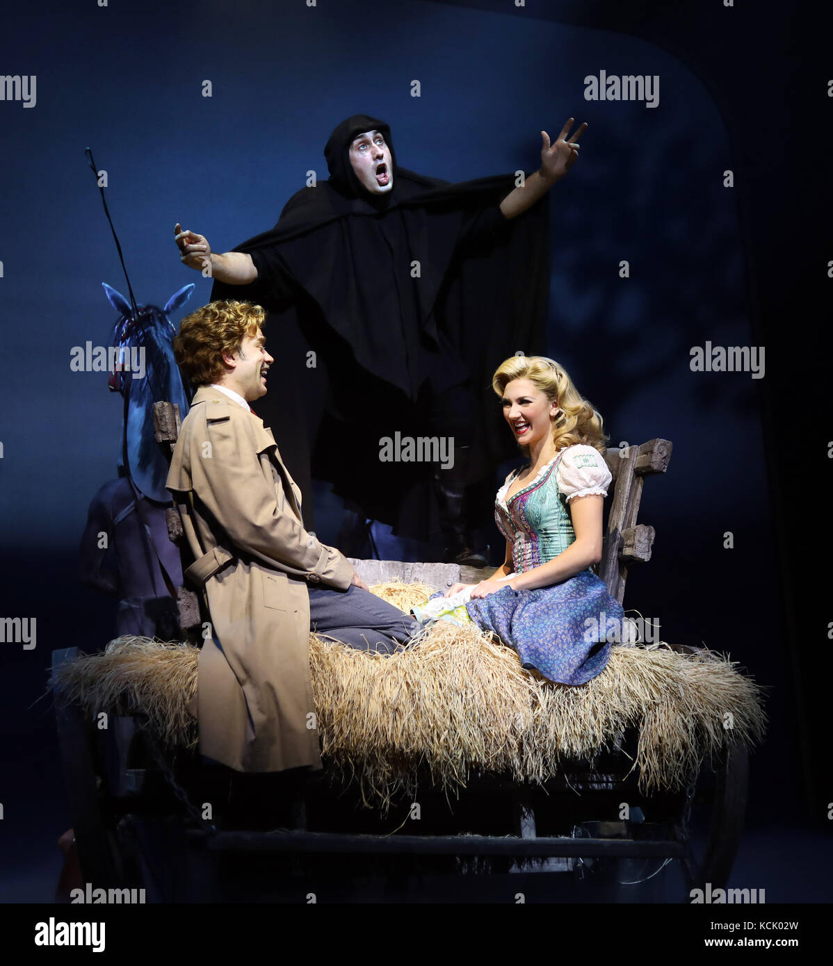 London, UK. 05th Oct, 2017. Pic shows: Young Frankenstein press call with Mel Brooks. Hay wagon scene with Summer Strallen, Hadley Fraser, Ross Noble as Igor - centre. Pic by Credit: Gavin Rodgers/Alamy Live News Stock Photo