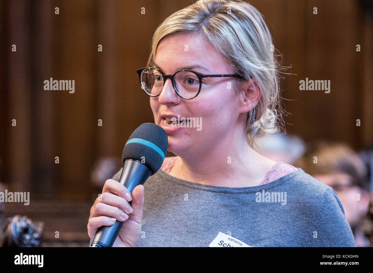 Munich, Bavaria, Germany. 6th Oct, 2017. Katharina Schulz of the Bavarian Landtag. The Munich Fachstelle fuer Demokratie (Office for Democracy) held a meeting with experts on the topic of the Olympia Einkaufszentrum (OEZ) Shooting in July 2016, which brought Munich to a standstill. A March 2017 report by the Bavarian Landeskriminalamt (Crime Office) deemed the act a case of mental illness due to bullying, despite overwhelming evidence of right-wing terror. 18-year-old David S., the deceased shooter, purchased the pistol from a neo-nazi in the Dark Web, idolized Hitler and Anders Breivik Stock Photo