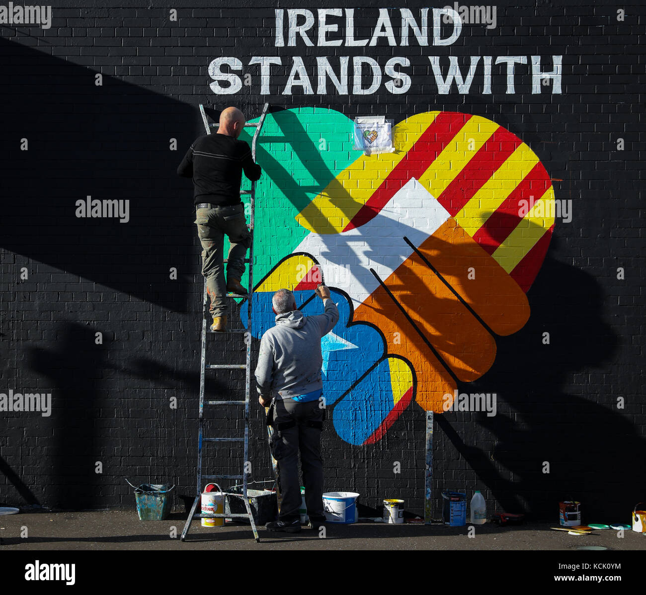 Belfast, Norther Ireland. 5th Oct, 2017. Two Irish Republican art