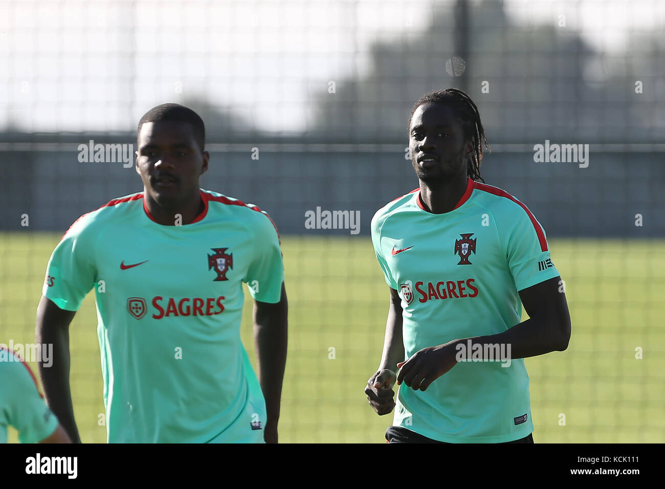 Oeiras, Portugal. 05th Oct, 2017. Portugal forward Eder (R) during National Team Training session before the match between Portugal and Andorra at City Football in Oeiras, Lisbon on October 5, 2017. ( Credit: Bruno Barros/Alamy Live News Stock Photo