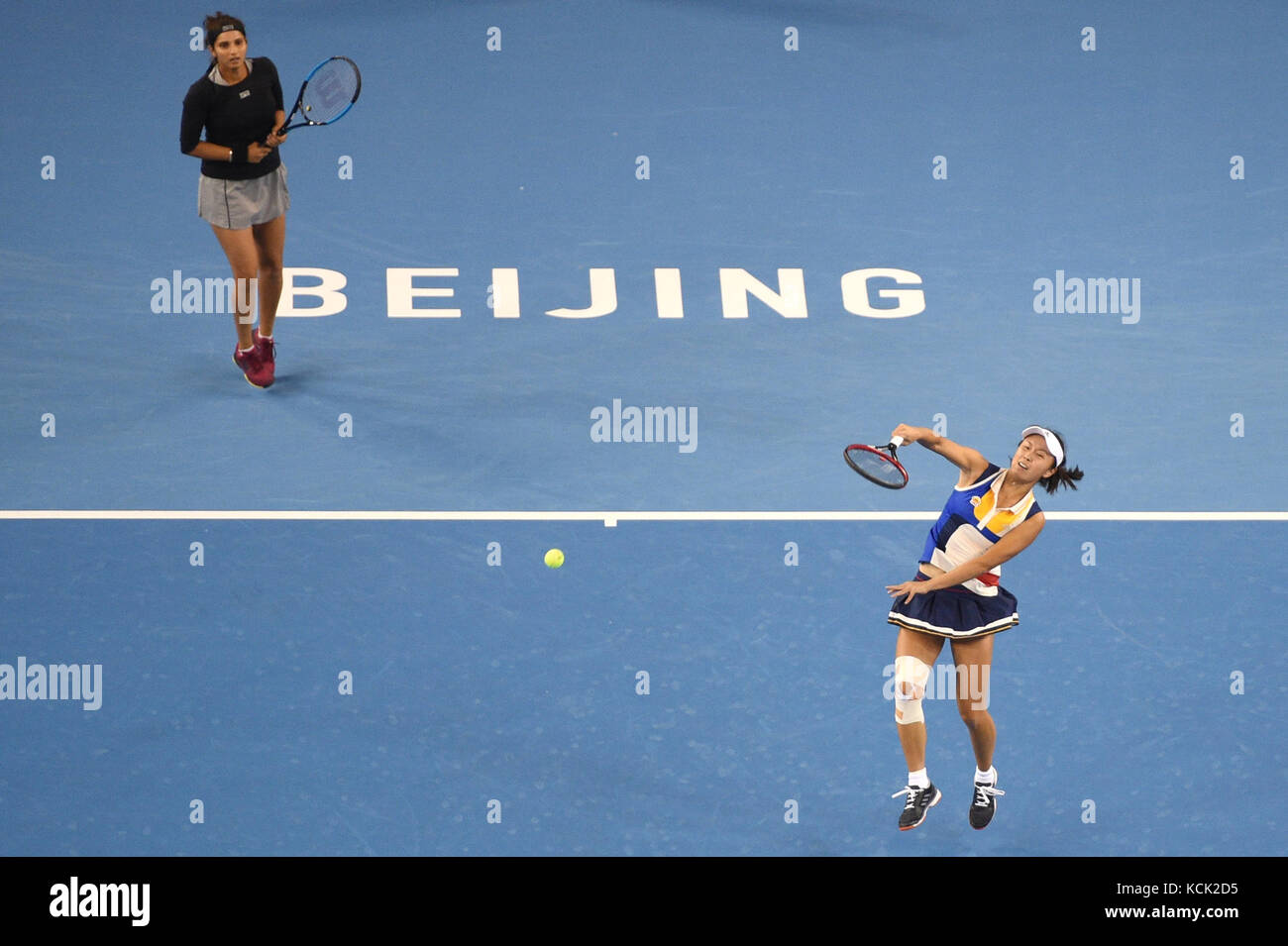 Beijing, China. 6th Oct, 2017. China's Peng Shuai (R) and India's Sania Mirza compete during the women's doubles quarter-final match against Katerina Siniakova/Barbora Strycova of the Czech Republic at the China Open tennis tournament in Beijing on Oct. 6, 2017. Credit: Ju Huanzong/Xinhua/Alamy Live News Stock Photo