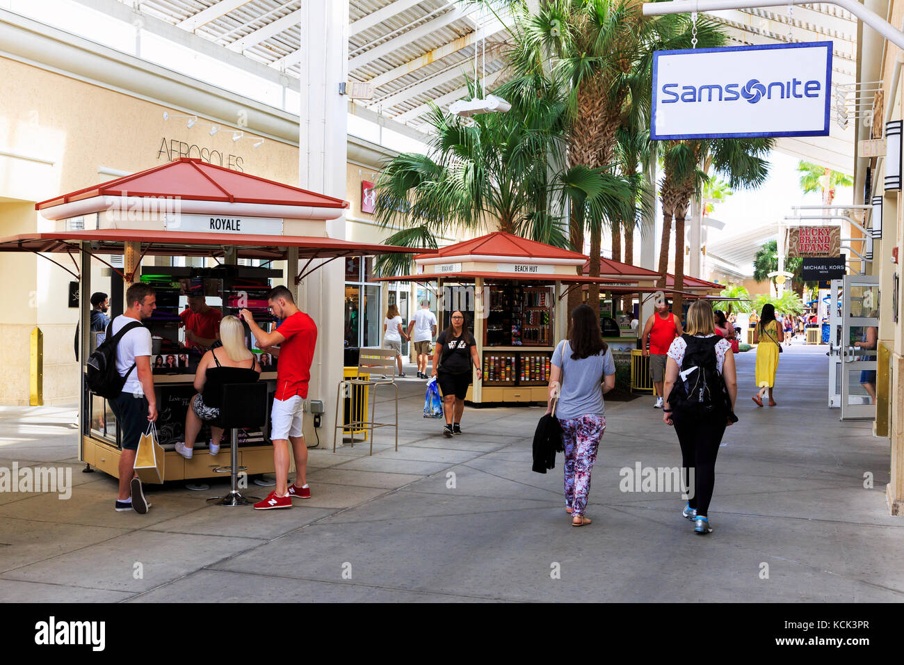 Shoppers outside at the Orlando International Premium Outlets shopping  Mall, International Drive, Orlando, Florida, America Stock Photo - Alamy
