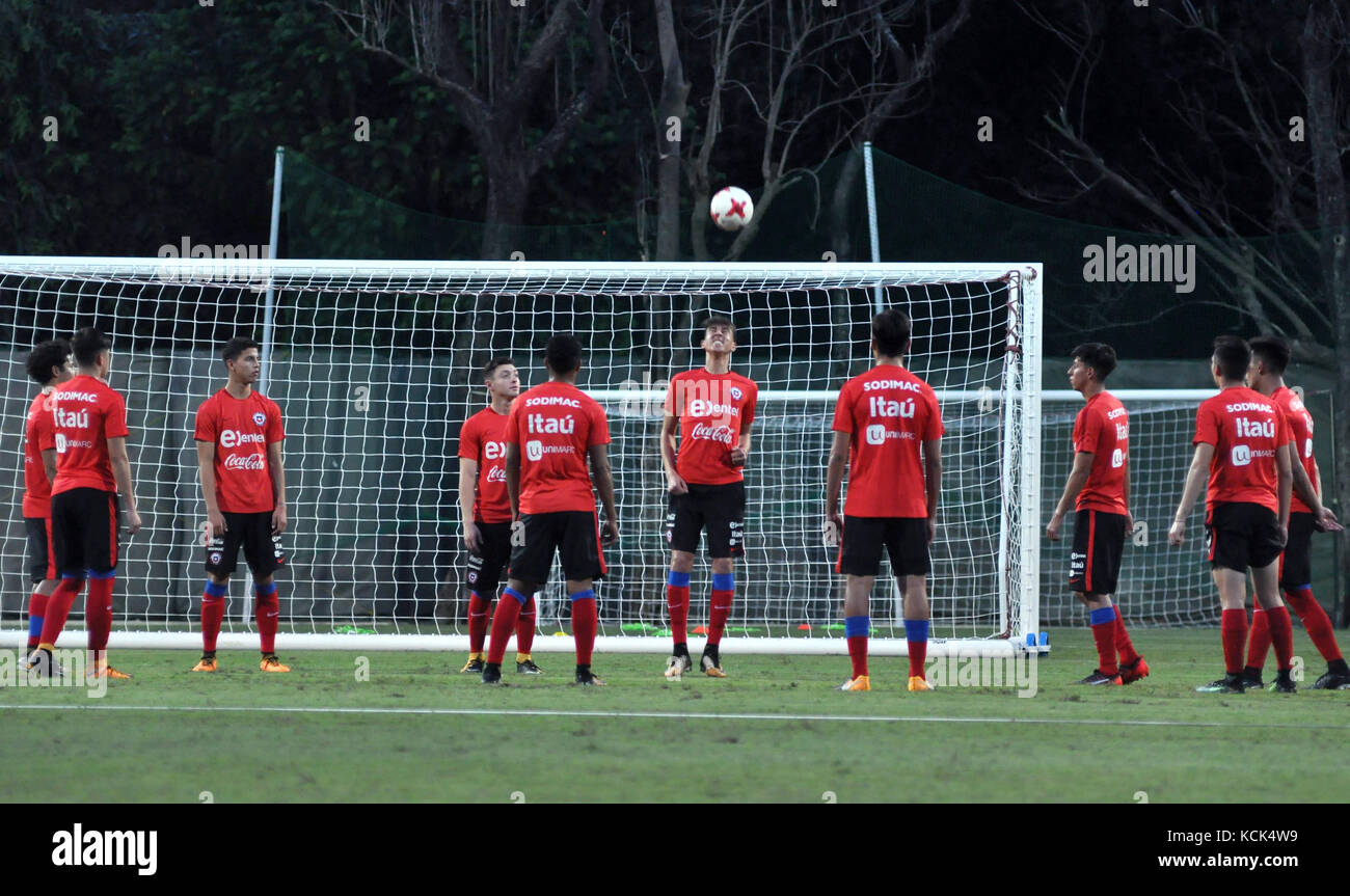 Kolkata, India. 05th Oct, 2017. Players of the England football team during a practice session ahead of FIFA U 17 World Cup India 2017 on October 5, 2017 in Kolkata. Credit: Saikat Paul/Pacific Press/Alamy Live News Stock Photo