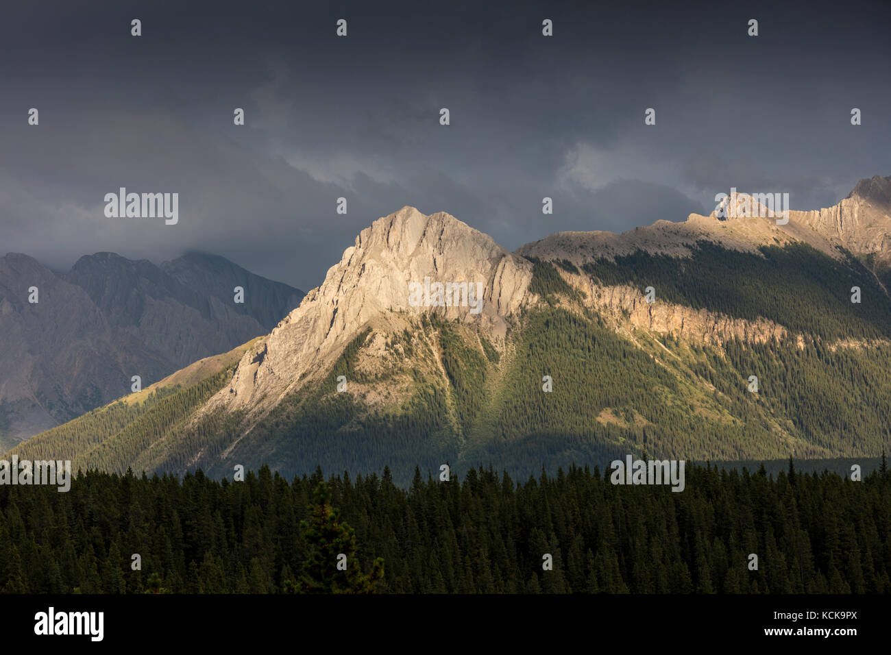 Rugged mountain peaks in the Canadian Rocky Mountains of Peter Lougheed Provincial Park, Alberta Stock Photo