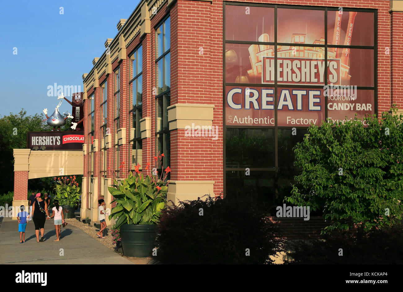 Hersheys chocolate world entrance hi-res stock photography and images ...