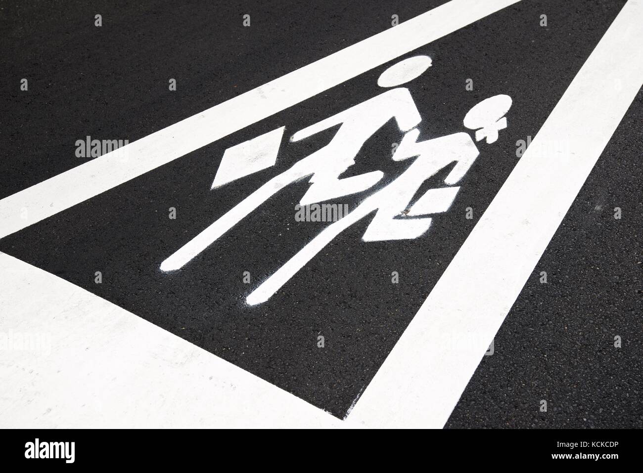 Traffic sign warning of the proximity of a school Stock Photo - Alamy