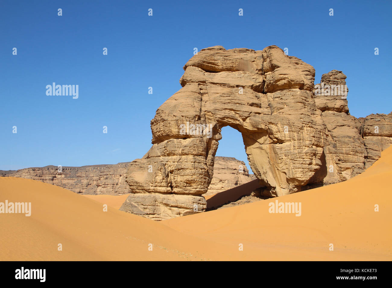 Forzhaga natural rock arch, Akakus (Acacus) Mountains, Sahara Desert, Libya, 2010 Stock Photo