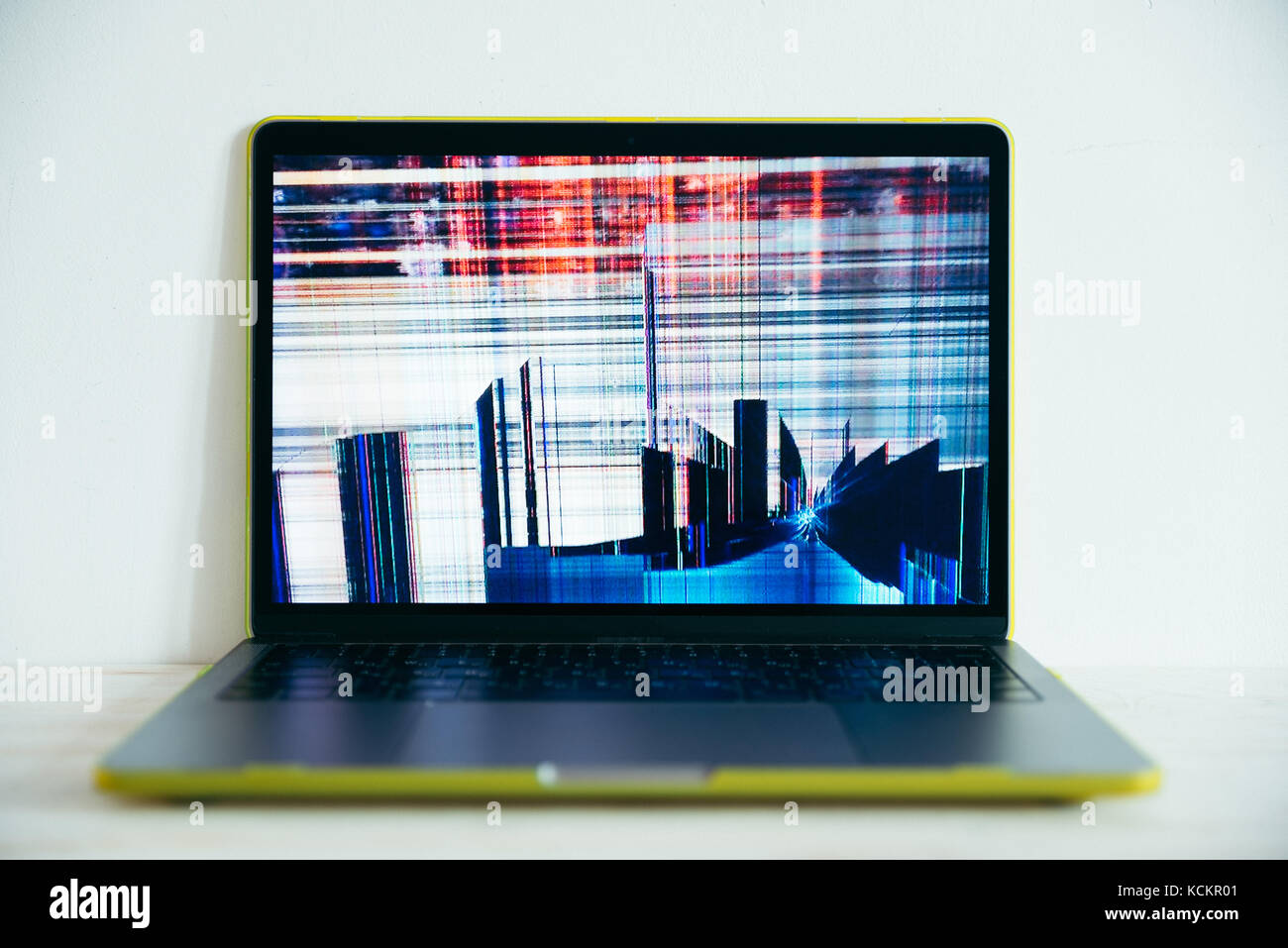 Cracked error screen hi-res stock photography and images - Alamy