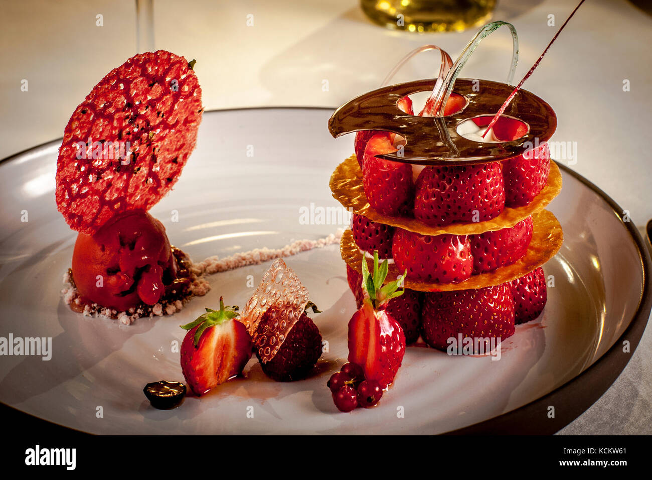 Mara des Bois strawberries with strawberry work of star chef Loïc Le Bail, Brittany & Spa Roscoff, France Stock Photo
