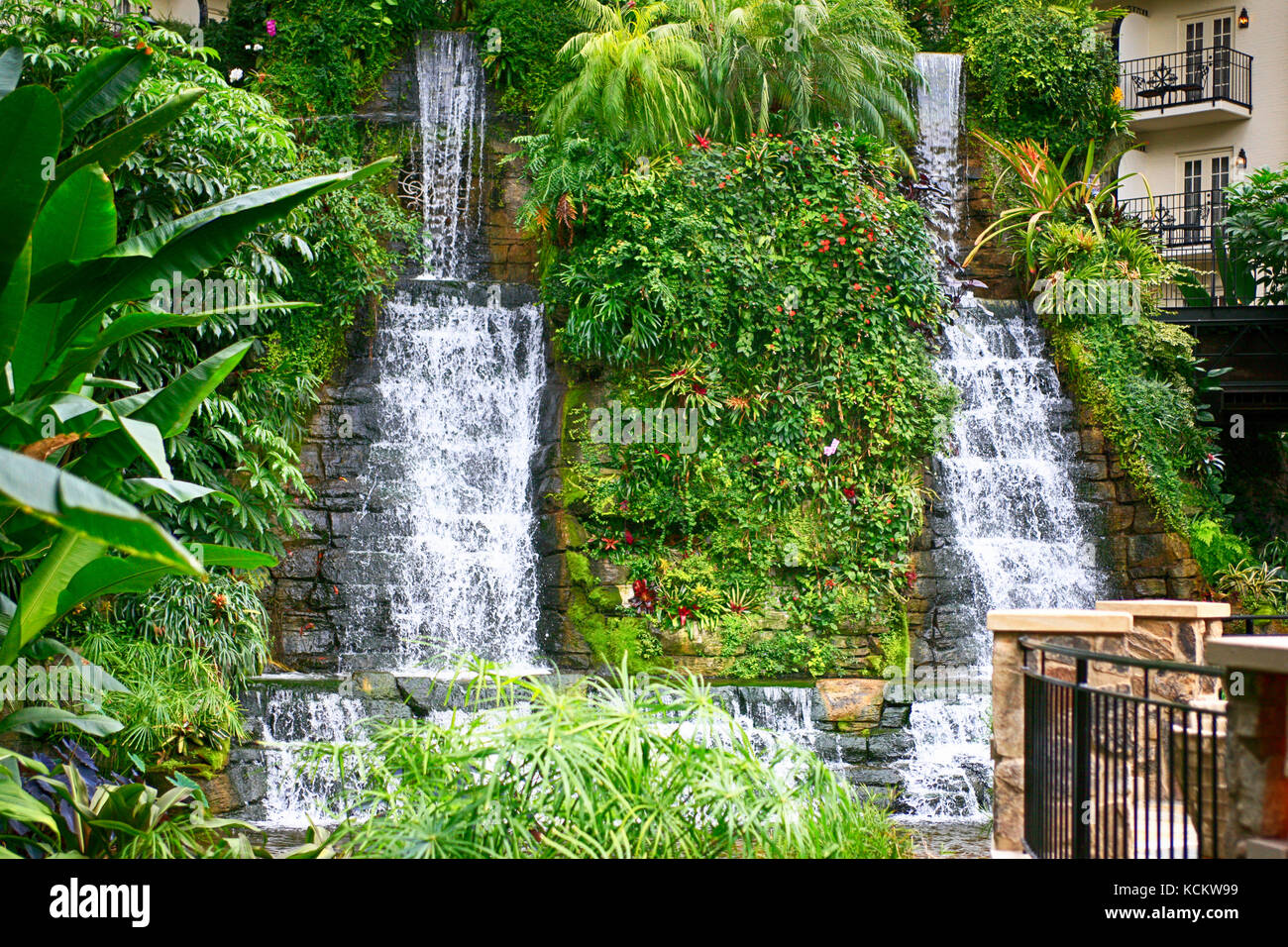 Waterfalls In The Botanical Garden Style Gaylord Opryland Hotel