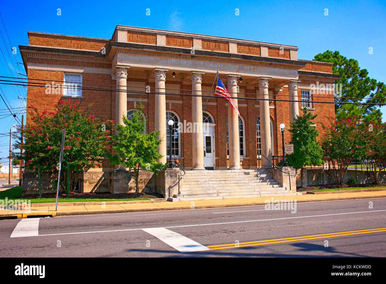 Outside th1915 Federal Post Office building on E Main St in Lebanon TN