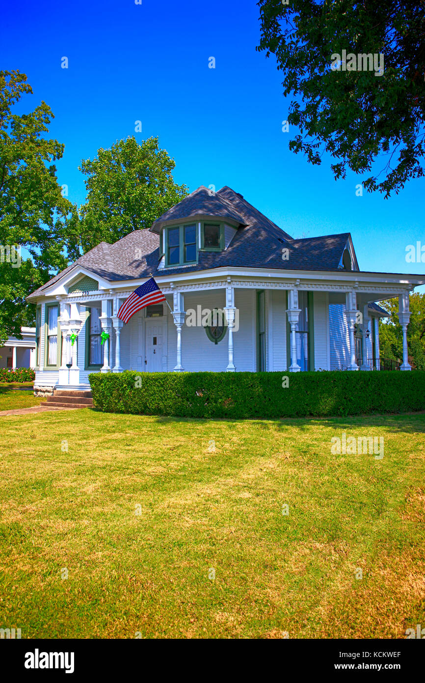 228 W Main Street in Lebanon TN, USA. Southern Confederate architecture home near Caruthers House. Stock Photo