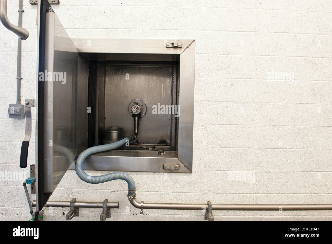 LOADING MILK IN TO TANKER TRUCK TO HAUL AWAY FROM DAIRY FARM Stock