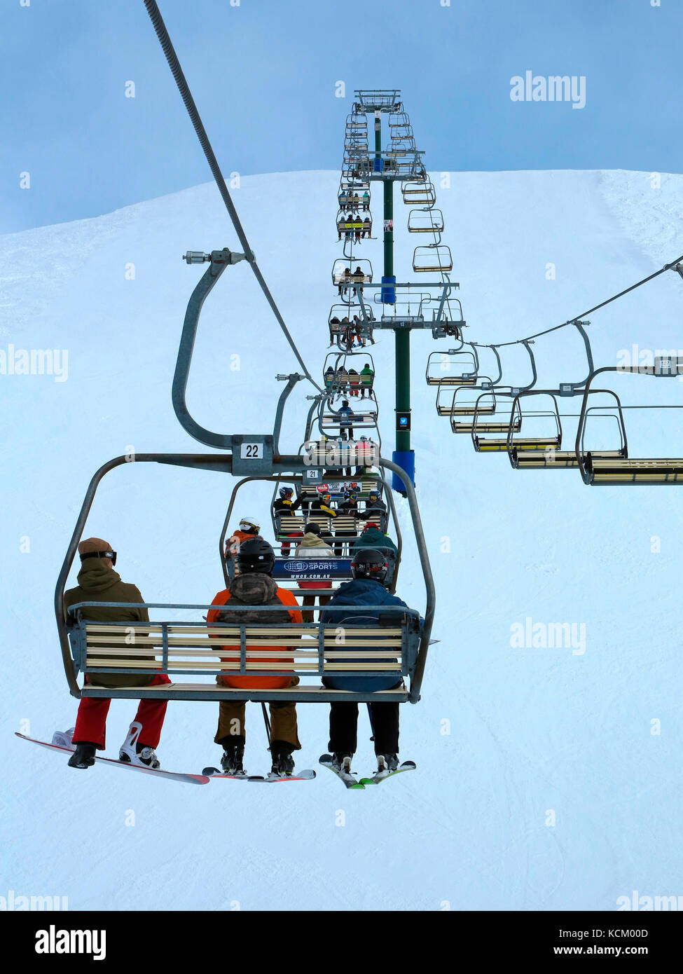 Heavenly Valley chairlift on Mount Hotham, capable ot taking 2400 skiers every hour. Victorian Alps, Victoria, Australia Stock Photo