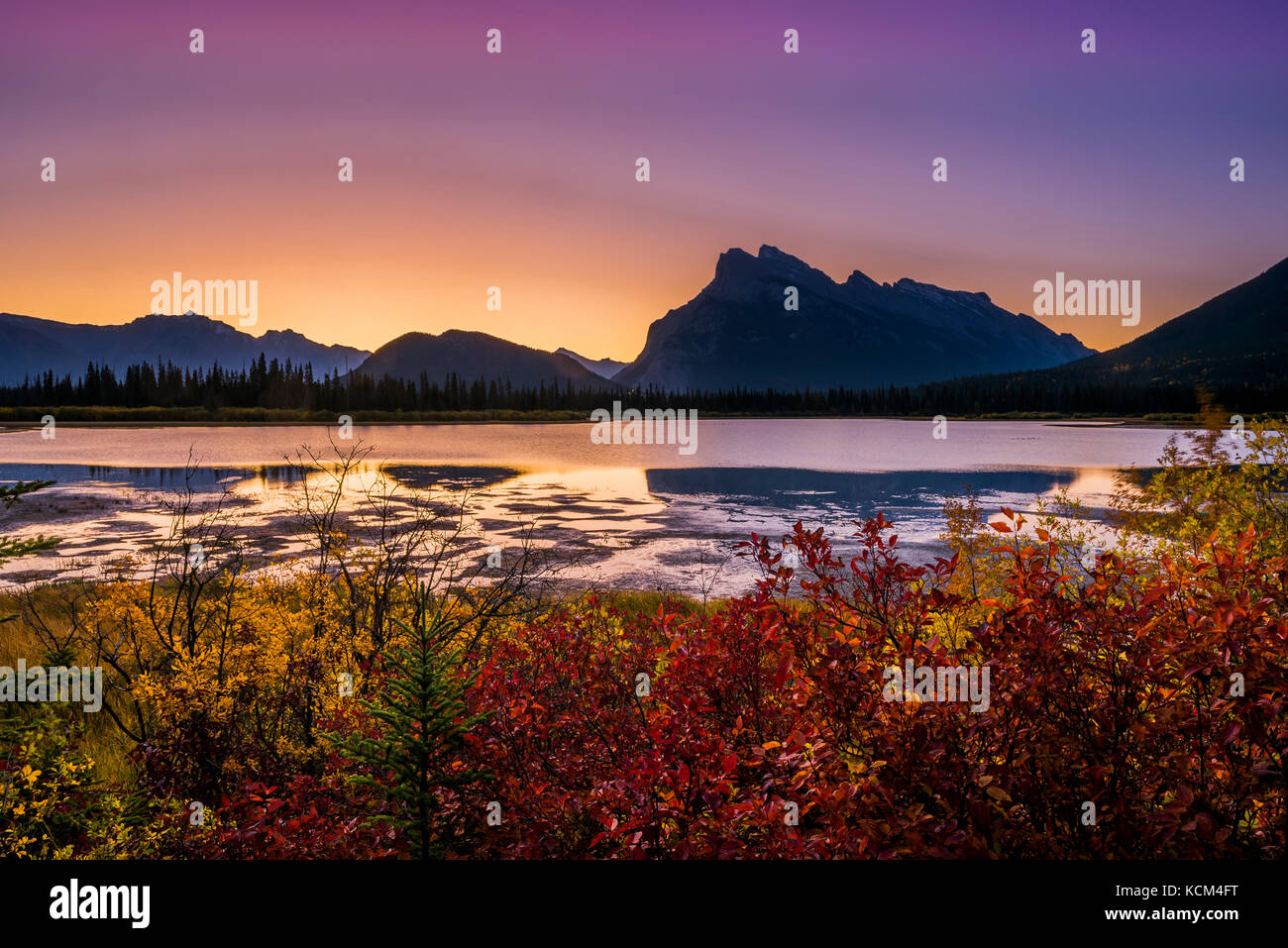 Fall colour, Mount Rundle, Vermilion Lakes, Banff National Park, Alberta, Canada. Stock Photo