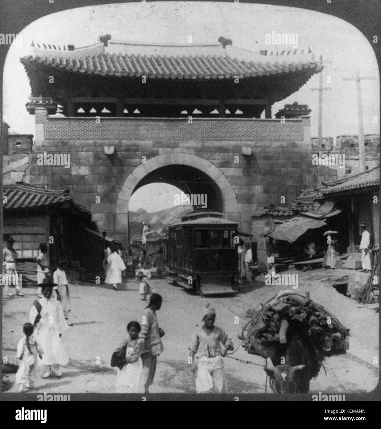 Donuimun Gate Hi res Stock Photography And Images Alamy donuimun-gate-hi-res-stock-photography-and-images-alamy
