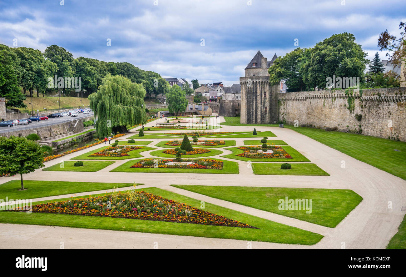 France, Brittany, Morbihan, Vannes, the Ramparts Gardens (Park Jardins des Ramparts) at the foot of the city walls Stock Photo
