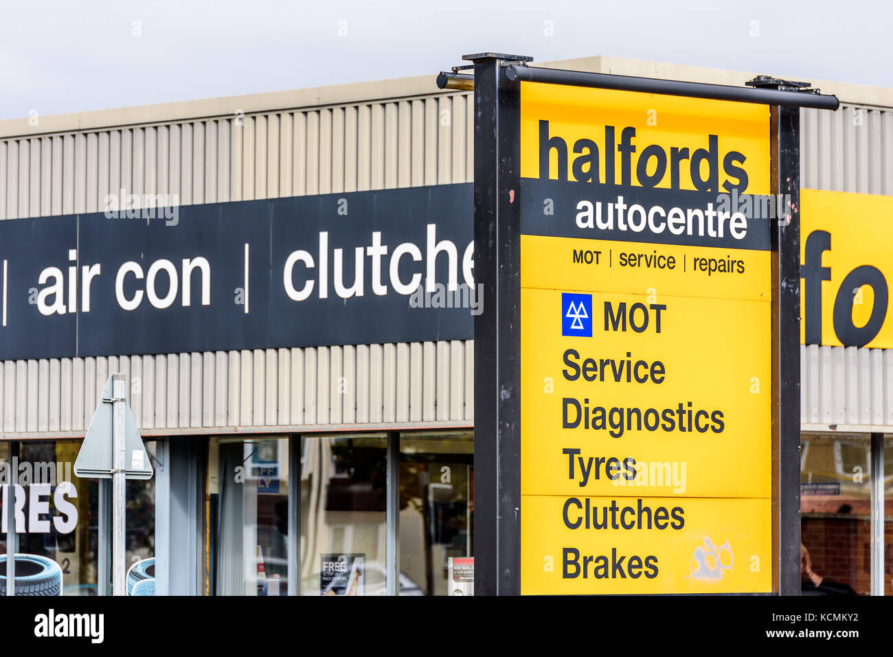 Halfords logo hires stock photography and images Alamy