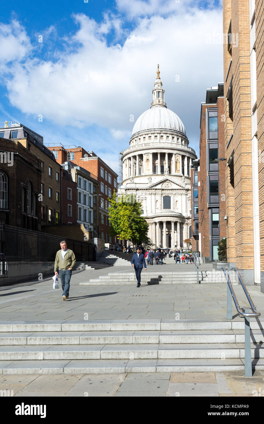 Peter's Hill below St Paul's Cathedral, London, England, UK, leads down to the River Thames and the Millennium Bridge. Stock Photo