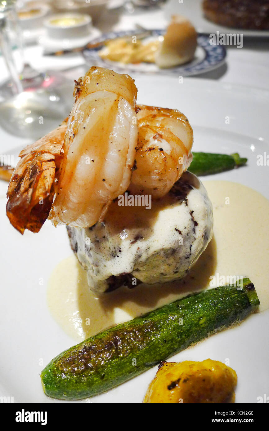 Delicious shrimp appetizer served on a plate at a party Stock Photo - Alamy