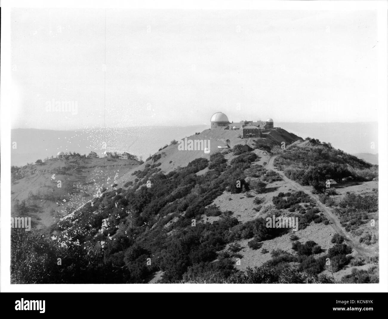 Exterior view of Lick Observatory on Mount Hamilton, California, ca.1904 1909 (CHS 3940) Stock Photo