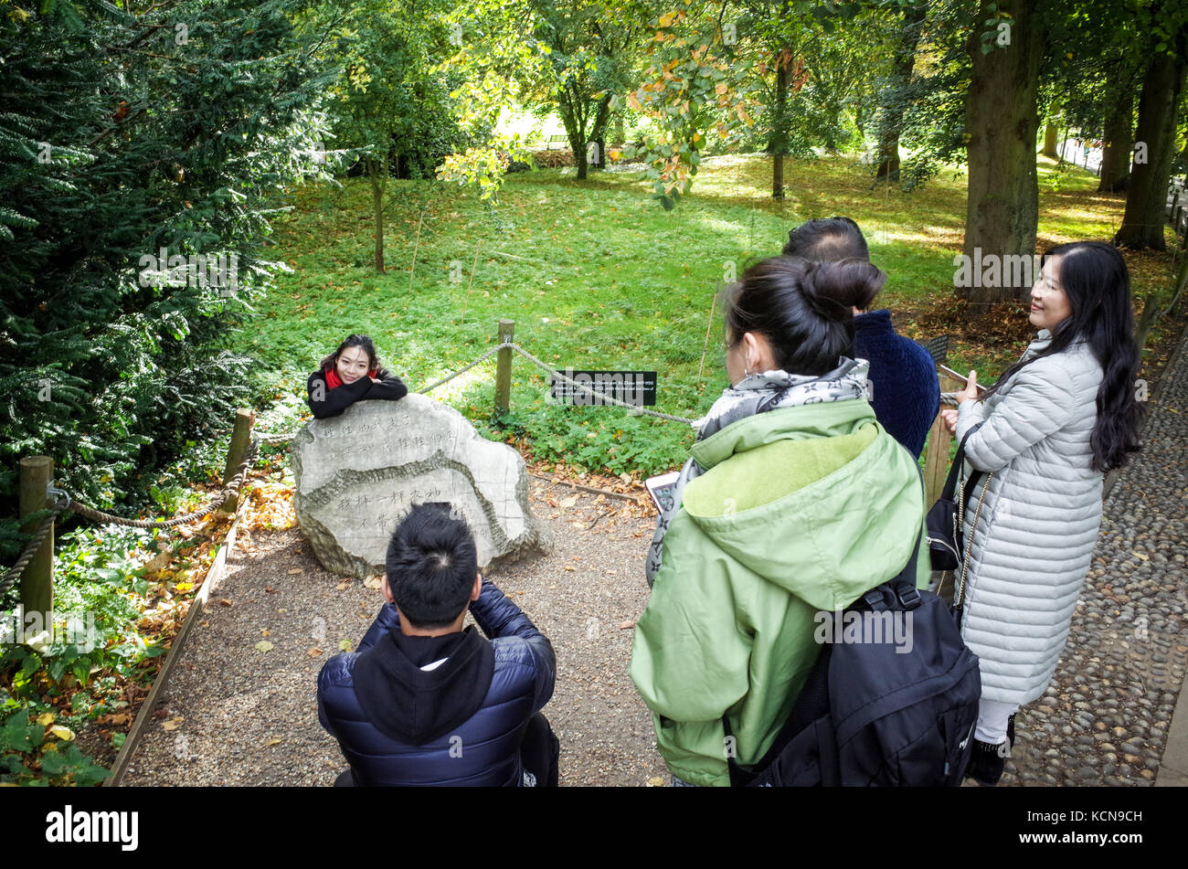 Xu Zhimo Poem  - Tourists view the first and last lines of the poem Farewell to Cambridge in the grounds of Kings College, University of Cambridge Stock Photo