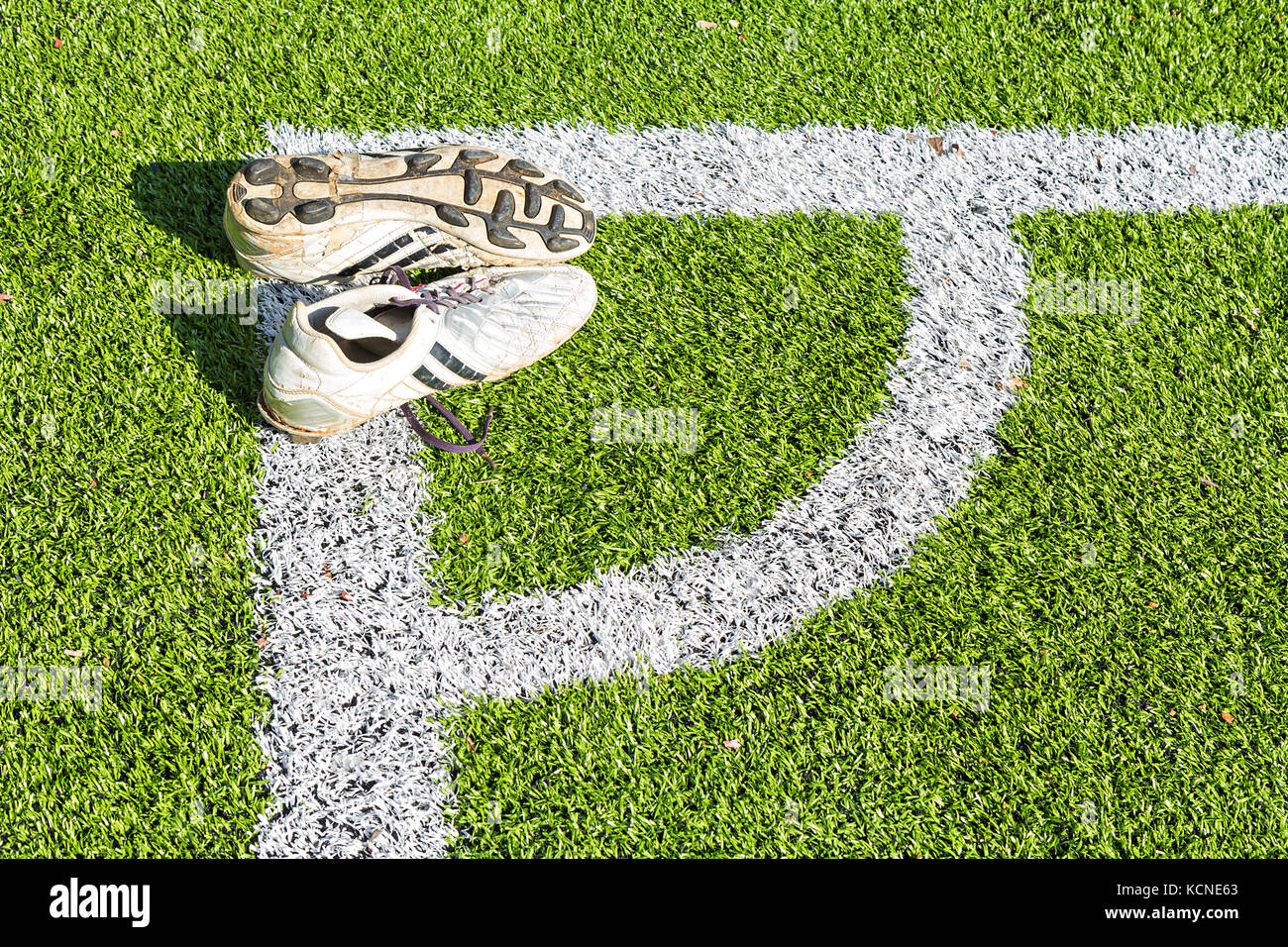 turf field soccer shoes